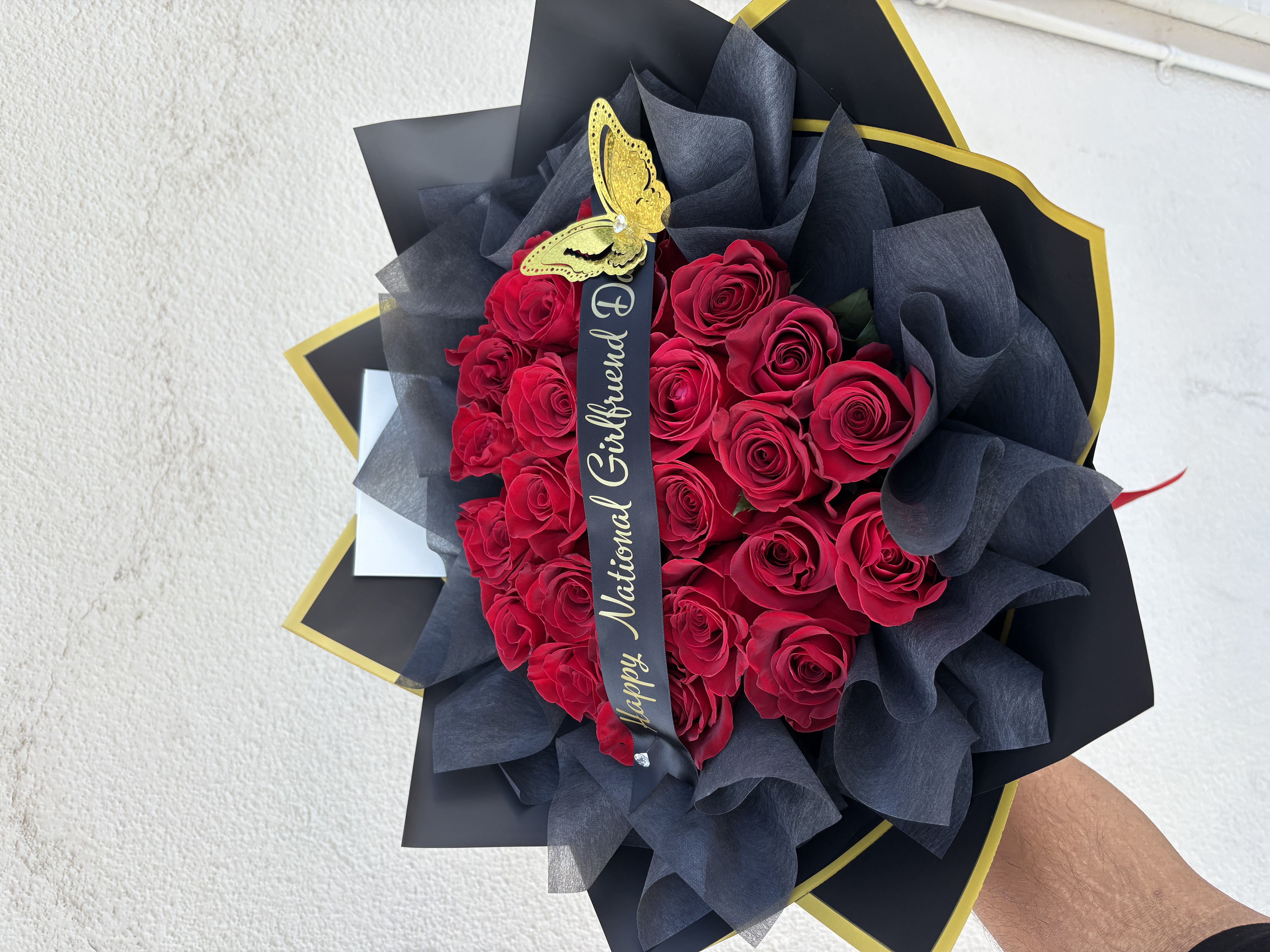 25 Roses – Elegant 25-rose arrangement